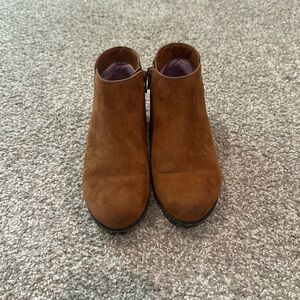Little girl brown booties